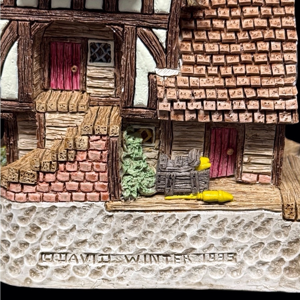 David Winter-Harbormaster’s Watch Tower Figurine Collectible Cottage- Brown/Tan - Picture 7 of 8